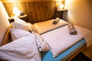 Posteľ alebo postele v izbe v ubytovaní Holiday im Gästehaus Warter in Altenmarkt