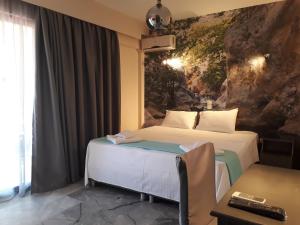 Postel nebo postele na pokoji v ubytování Enalion Beach Hotel