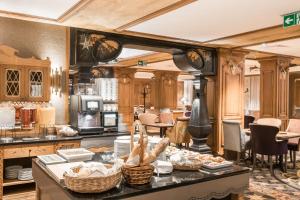 Kuchyňa alebo kuchynka v ubytovaní Hotel Wersal