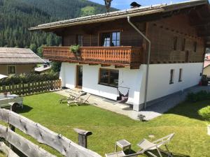 Casa con balcón y patio en Das Anja Sunleit`n, en Filzmoos