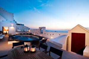 Bazén v ubytovaní ANTELMI LUXURY VILLA alebo v jeho blízkosti