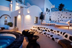 Bazén v ubytovaní ANTELMI LUXURY VILLA alebo v jeho blízkosti