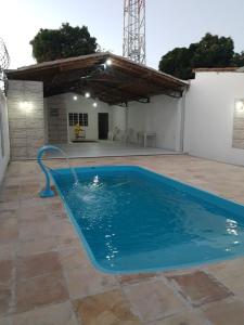 a blue swimming pool with a water fountain at Miguel Sousa Festas, Eventos e Confraternizações in Socopo