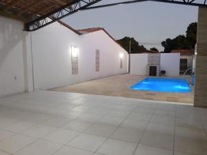 a large empty room with a swimming pool in a building at Miguel Sousa Festas, Eventos e Confraternizações in Socopo
