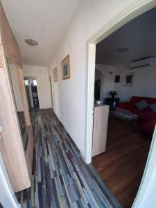 a view of a living room from the hallway at Apartman Manuela in Šibenik
