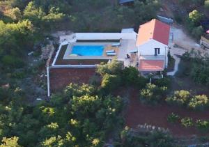 Bazén v ubytovaní Holiday Home Antonija alebo v jeho blízkosti