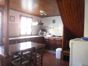 A kitchen or kitchenette at Harbour View Apartment