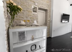 Kuchyň nebo kuchyňský kout v ubytování Penthouse Leonarda with private parking