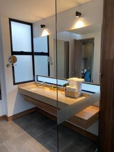 Ένα μπάνιο στο Alko Hotel Integrado