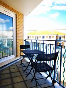 Foto dalla galleria di Marina living with parking, balcony, quiet and secure a Brighton & Hove