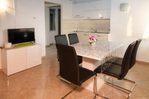 TV a/nebo společenská místnost v ubytování Apartments ORSIC