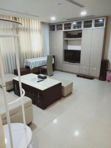 Televisyen dan/atau pusat hiburan di Frank B&B