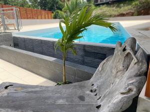 Bazén v ubytování DHM - Domaine Habitation Merveilleuse nebo v jeho okolí