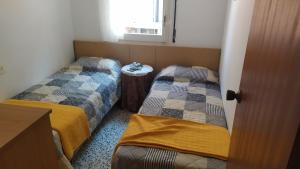 En eller flere senge i et værelse på Segur Beach