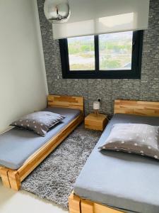 Postel nebo postele na pokoji v ubytování Sunset Drive 135