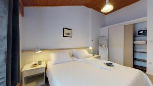 een slaapkamer met een groot bed met witte lakens en kussens bij LORA deluxe SUPERIOR 5 star apartment, your piece of heaven by the sea & park with sea & park view in Novigrad Istria