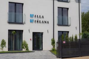 Byggingin sem gistiheimilið er í