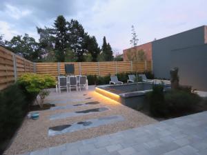 Um jardim no exterior de Kitrino