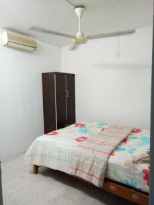 Katil atau katil-katil dalam bilik di Homestay Bukit Saga, Ampang