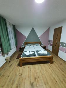 a bedroom with a bed with a painting on the wall at Air&Day in Vecsés