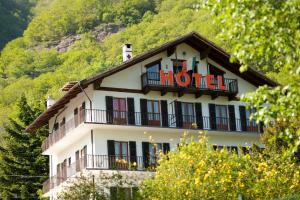 Nespecifikovaný výhled na hory nebo výhled na hory při pohledu z hotelu