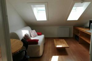 Setusvæði á Petit studio mansardé 18 m2 avec piscine gratuite