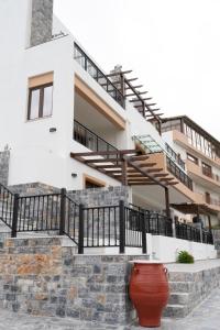 a white building with a vase in front of it at Dictamus Homes in Magoulás