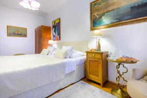 Postel nebo postele na pokoji v ubytování Guest House Flores