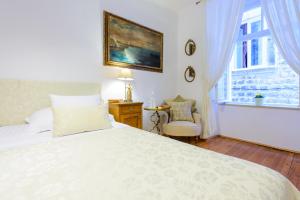 Postel nebo postele na pokoji v ubytování Guest House Flores