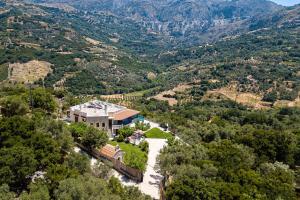 an aerial view of a house in the mountains at Villa Asigonia in Asigonía