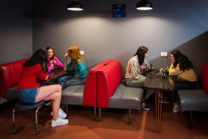 Os clientes hospedados em Sheilas Tourist Hostel