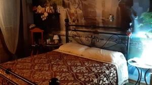 a bedroom with a bed with a red and white blanket at BeB Villa Sorriso in San Benedetto Val di Sambro