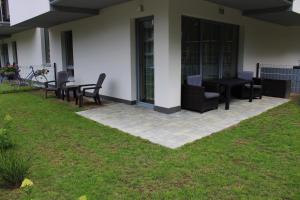 Vonkajšia záhrada v ubytovaní Apartament Mariva B03 z ogródkiem - Pobierowo - blisko morza - przy kompleksie Grand Laola SPA