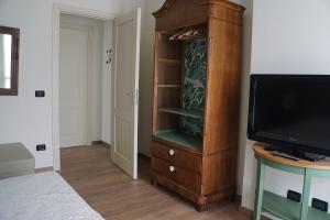 TV a/nebo společenská místnost v ubytování La Rotonda 2 Camere con terrazza in centro