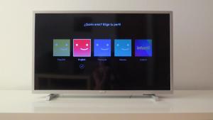 Telewizja i/lub zestaw kina domowego w obiekcie Apartamentos Orzola