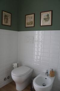 A bathroom at La Rotonda 2 Camere con terrazza in centro