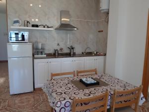 Kuchnia lub aneks kuchenny w obiekcie Apartamentos Orzola