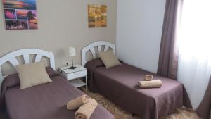 Łóżko lub łóżka w pokoju w obiekcie Apartamentos Orzola