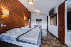 Postel nebo postele na pokoji v ubytování Sud Hôtel