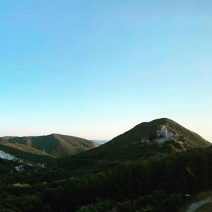 Uma vista da montanha tirada do hotel 