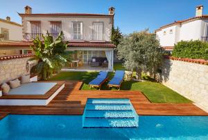 Bazén v ubytování Alakapi Hotel & Villas nebo v jeho okolí