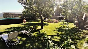 Vonkajšia záhrada v ubytovaní Casa di Leo with pool