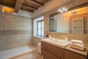 A bathroom at Convento La Perla