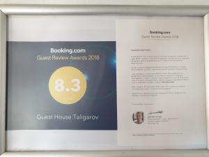 Certifikát, hodnocení, plakát nebo jiný dokument vystavený v ubytování Guest House Taligarov