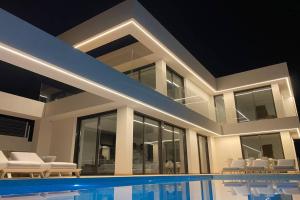 Bazén v ubytování Villa Rheia nebo v jeho okolí