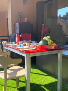 Makanan di atau berdekatan apartmen