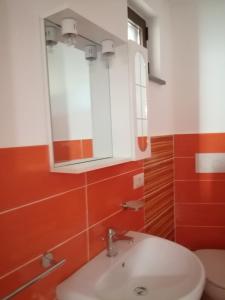 Koupelna v ubytování ANFORA Arancione