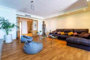 Posezení v ubytování Arrecife Sands- Seafront Apartment - Sea Views - Private Underground Parking