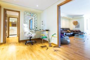 Posezení v ubytování Arrecife Sands- Seafront Apartment - Sea Views - Private Underground Parking