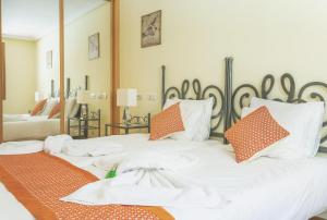 Postel nebo postele na pokoji v ubytování Arrecife Sands- Seafront Apartment - Sea Views - Private Underground Parking